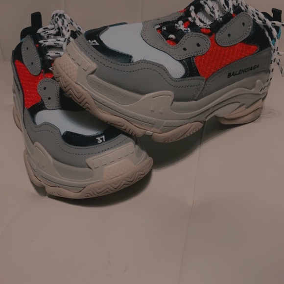 Balenciaga - Picture 3 of 3